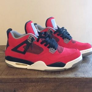 Air Jordan 4 Retro “Toro Bravo”